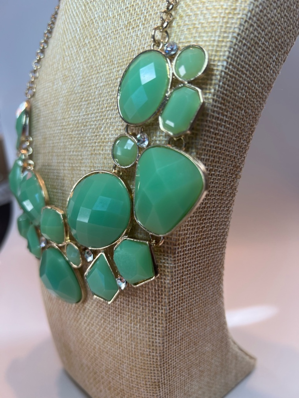 Green Teal Acrylic Statement Bib Necklace Gold Tone Cable Chain Adjustable Clasp - Picture 7 of 11